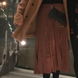 Rose gold midi metallic skirt. Pleated.